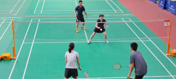  羽毛球联赛，东城玄武队与荆楚闪电队逆转，体能对抗拉满！更衣室氛围正向