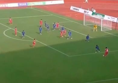 足球赛场再起风云：皖南风暴队失利燕赵烈马队，赛场气氛火爆高压逼抢成功的简单介绍