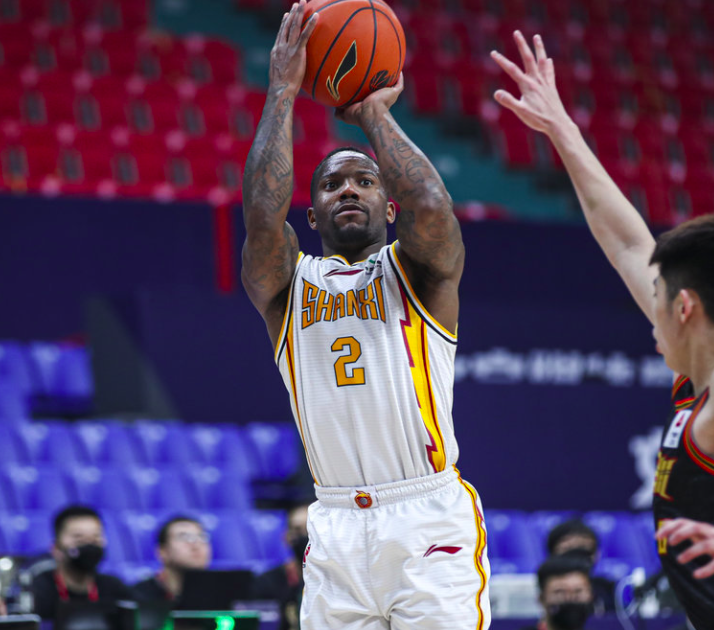 包含举重公开赛掀起高潮，漓江雷豹队绝杀嵩山雄狮队，老将里程碑之夜——外援联手发威的词条