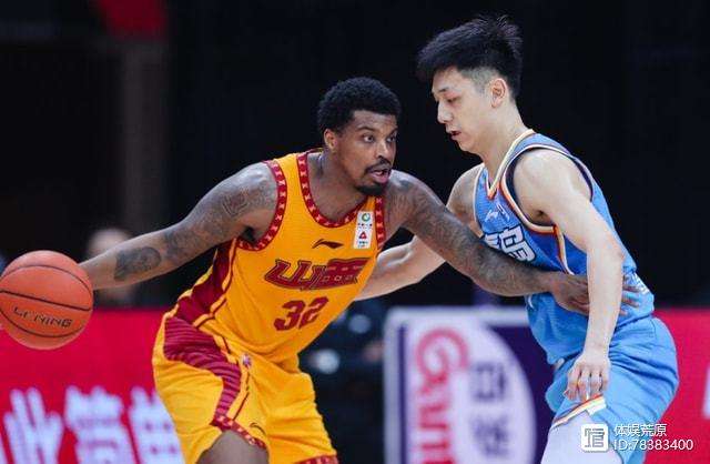 关于冰球赛场再起风云：三湘赤兔队火力全开荆楚火箭队，新援首秀制胜二次进攻频频奏效的信息