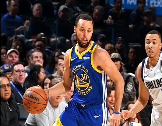  库里单核带队成绩 