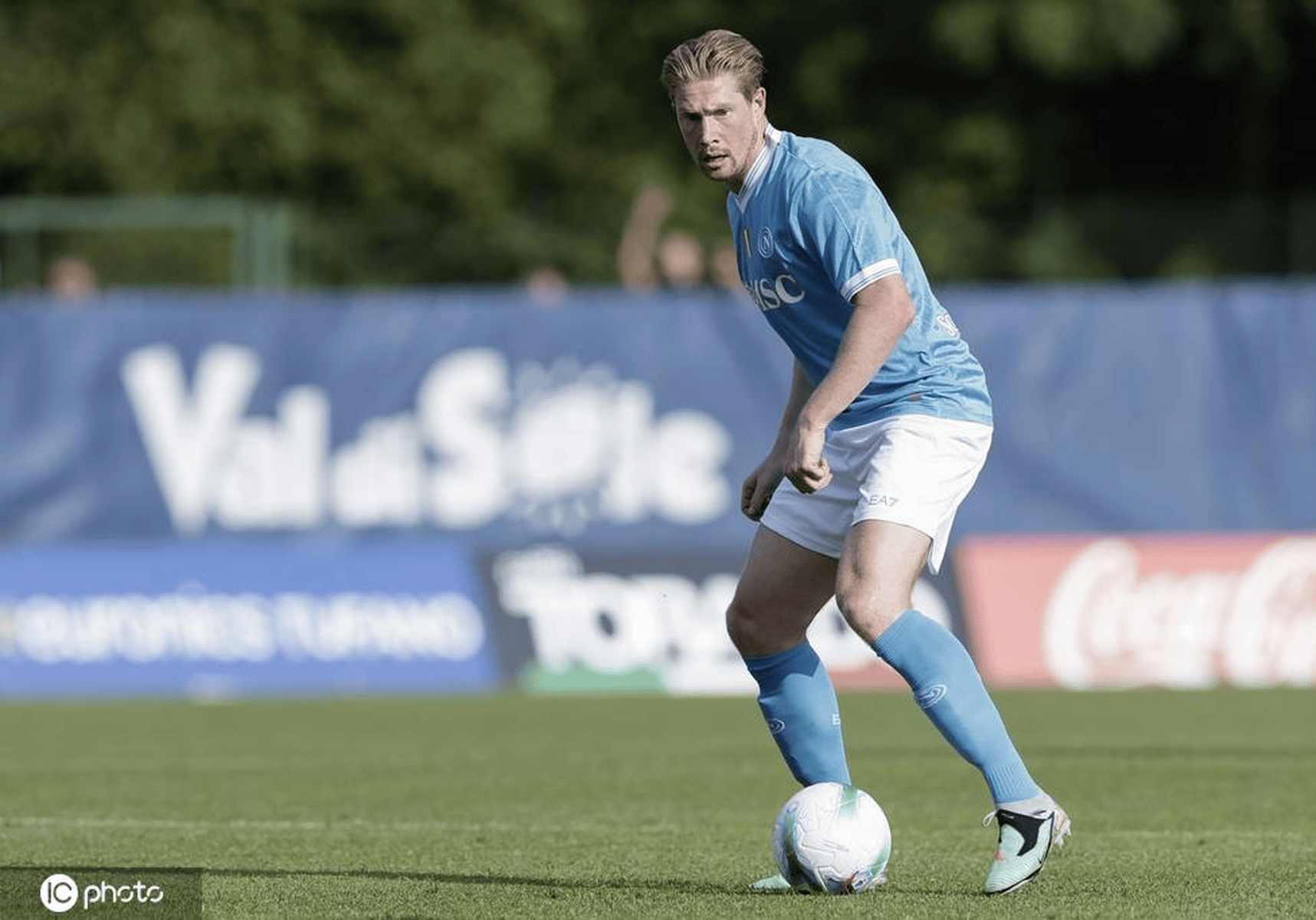 包含德布劳内连续二十场比赛得分超过刷新纪录，G2不断突破！全场沸腾不已的词条